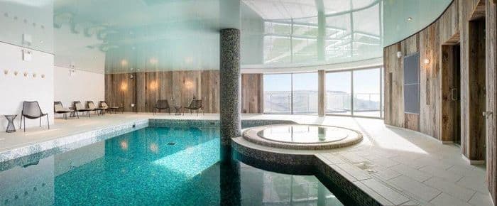 Дизайн потолка для бассейна