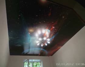  Мечтаете засыпать под открытым небом - натяжной потолок с фотопечатью космос исполнит ваши мечты!