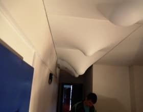 Срочный слив воды с натяжного потолка!