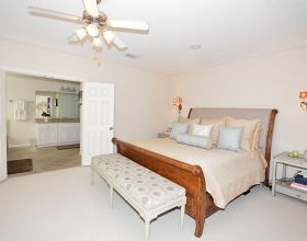 Выбор натяжного потолка: сравниваем матовую и глянцевую текстуры