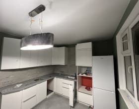 Можно ли делать натяжной потолок на кухне?