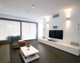 Преимущества и недостатки натяжного потолка