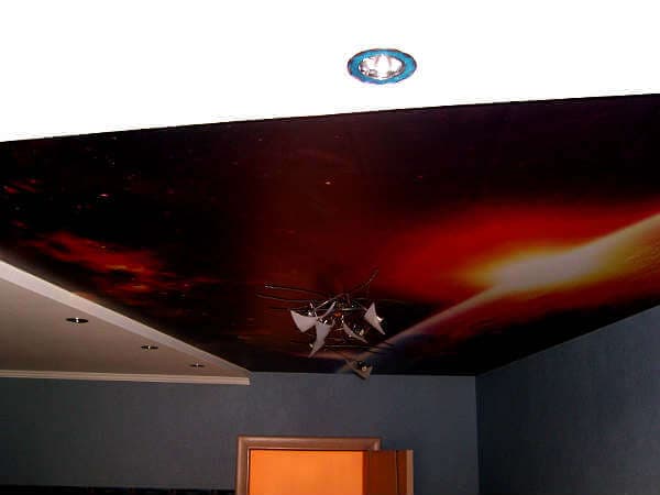 nataygnji_potolok_v_detskuu_komnotu_malchika (1).jpg